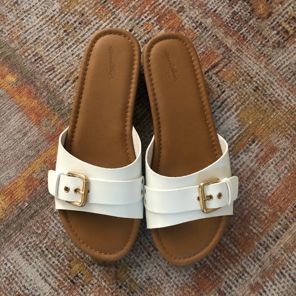 Universal threads sandals